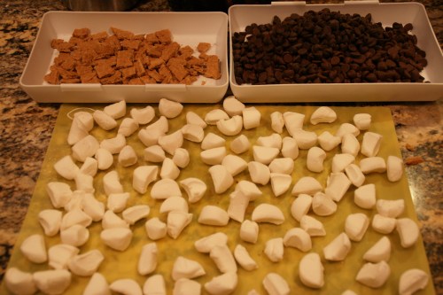 The oiled scissors make cutting up the marshmallows a snap!