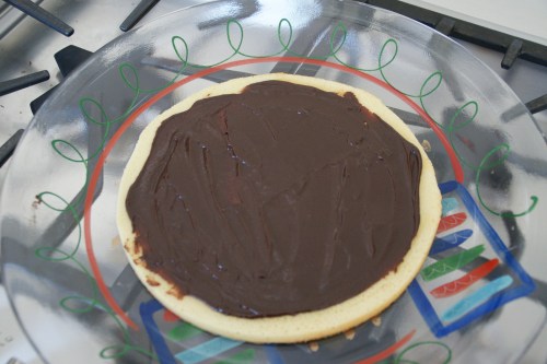 Leave a small unfrosted border around the cake