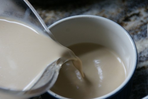 Distribute the hot cream equally among the ramekins